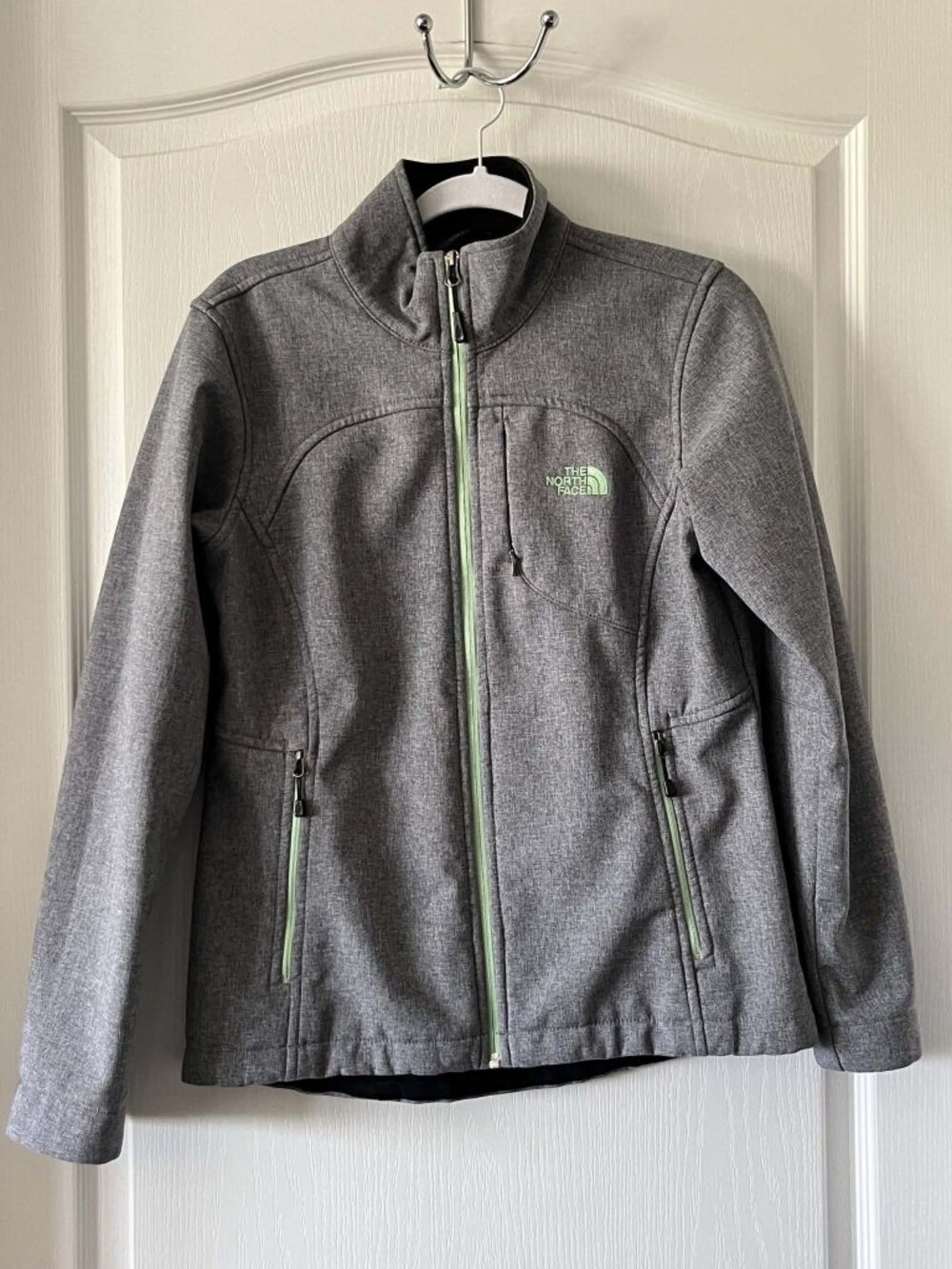 The North Face Women's Gray Softshell Jacket Fill Zip Front size Medium